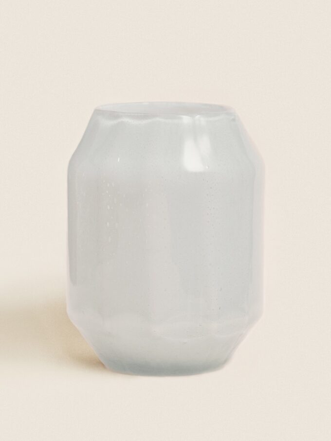 biały wazon ze szkła z recyklingu